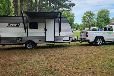 Daniel's Coleman  17b Travel Trailer W/Electric Fireplace and Coffee Machine and Bluetooth Radio!!!