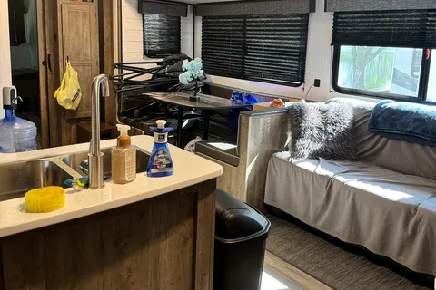 Linda’s 2022 travel trailer with bunkhouse & outdoor kitchen