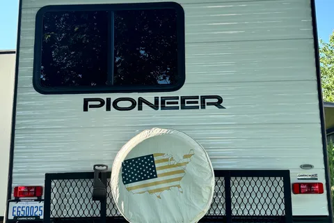 Linda’s 2022 travel trailer with bunkhouse & outdoor kitchen