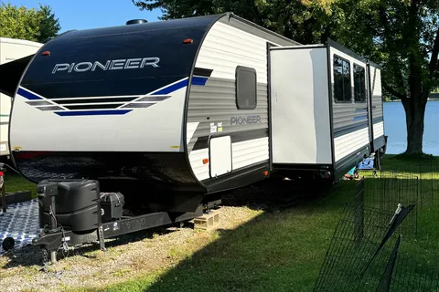 Linda’s 2022 travel trailer with bunkhouse & outdoor kitchen
