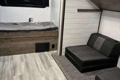 Linda’s 2022 travel trailer with bunkhouse & outdoor kitchen