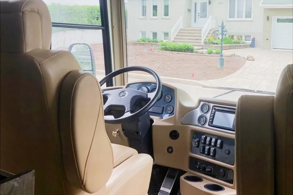 Forest River Legacy SR300, 340BH Classe A