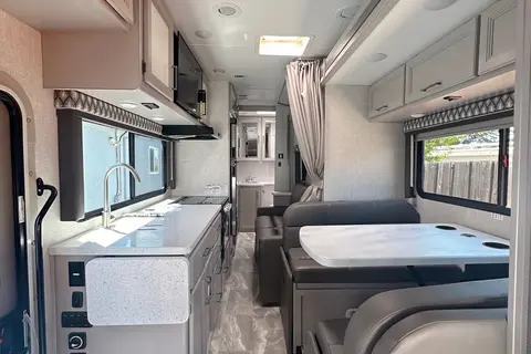 2023 Thor Mercedes Benz Quantum Motorhome Class C