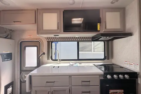 2023 Thor Mercedes Benz Quantum Motorhome Class C