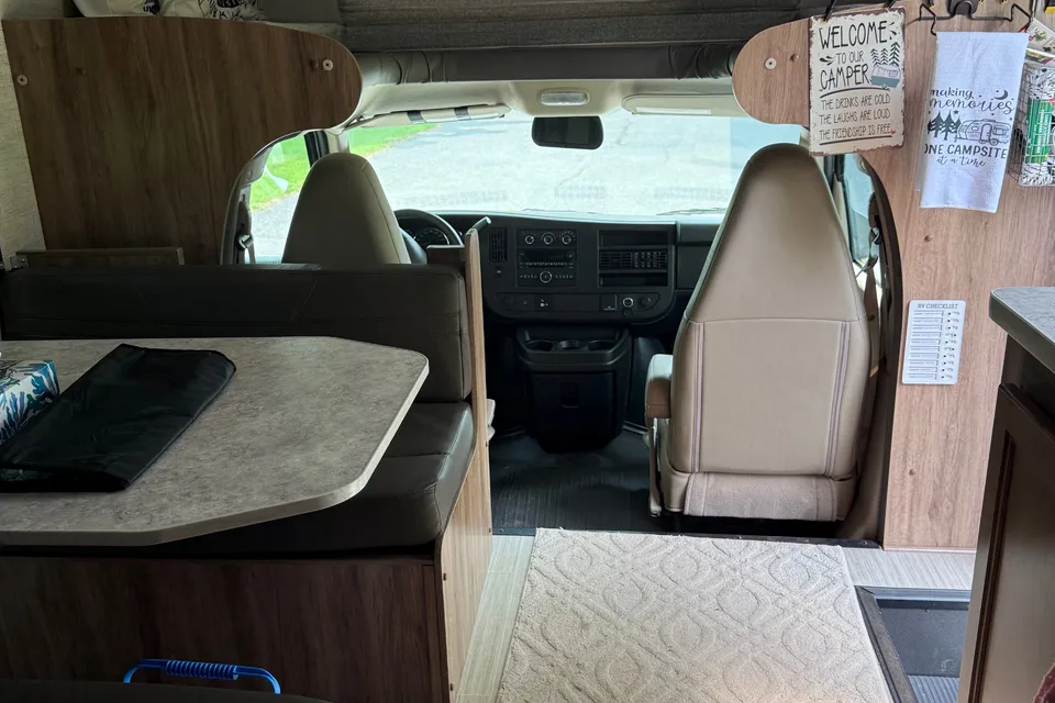 Roxanne's Jayco RedHawks 22c Class C