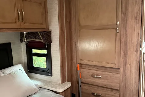 Roxanne's Jayco RedHawks 22c Class C