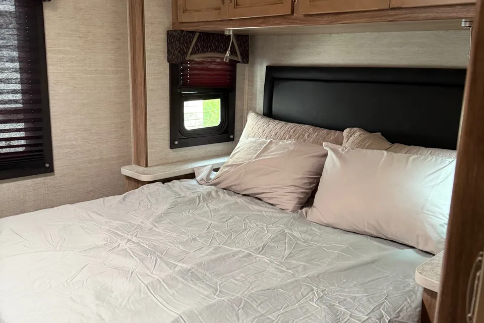 Roxanne's Jayco RedHawks 22c Class C