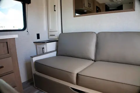 Easy towable, feature-rich Starcraft AutumnRidge 20MB with double bunks