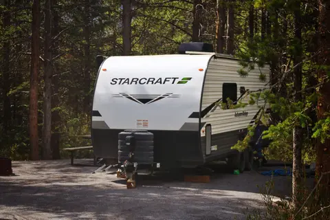 Easy towable, feature-rich Starcraft AutumnRidge 20MB with double bunks