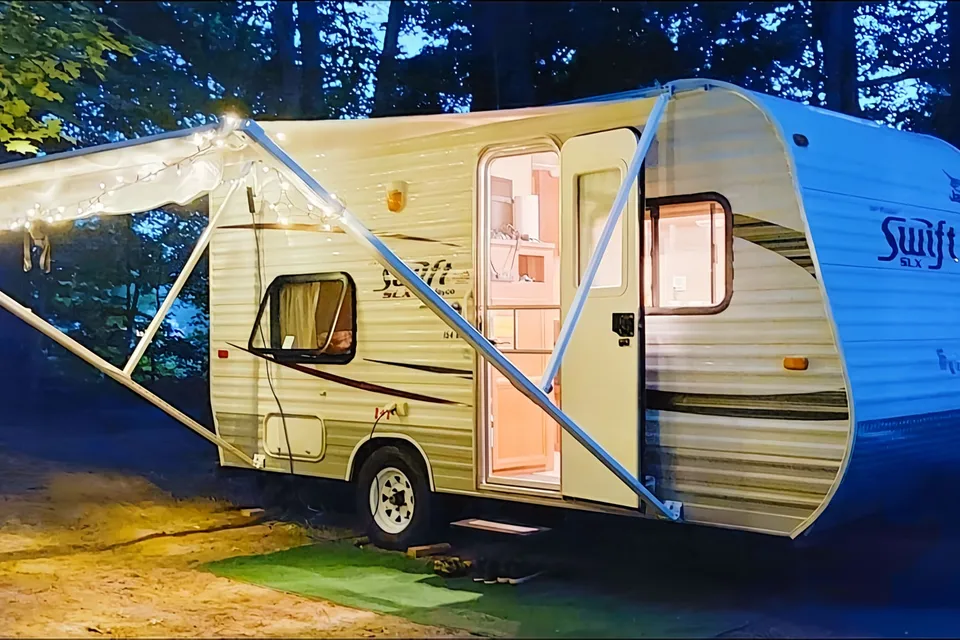 NEW ADVENTURE BECKONS - Jayco Travel Trailer *SUV/MINIVAN towable, under 3500lbs*