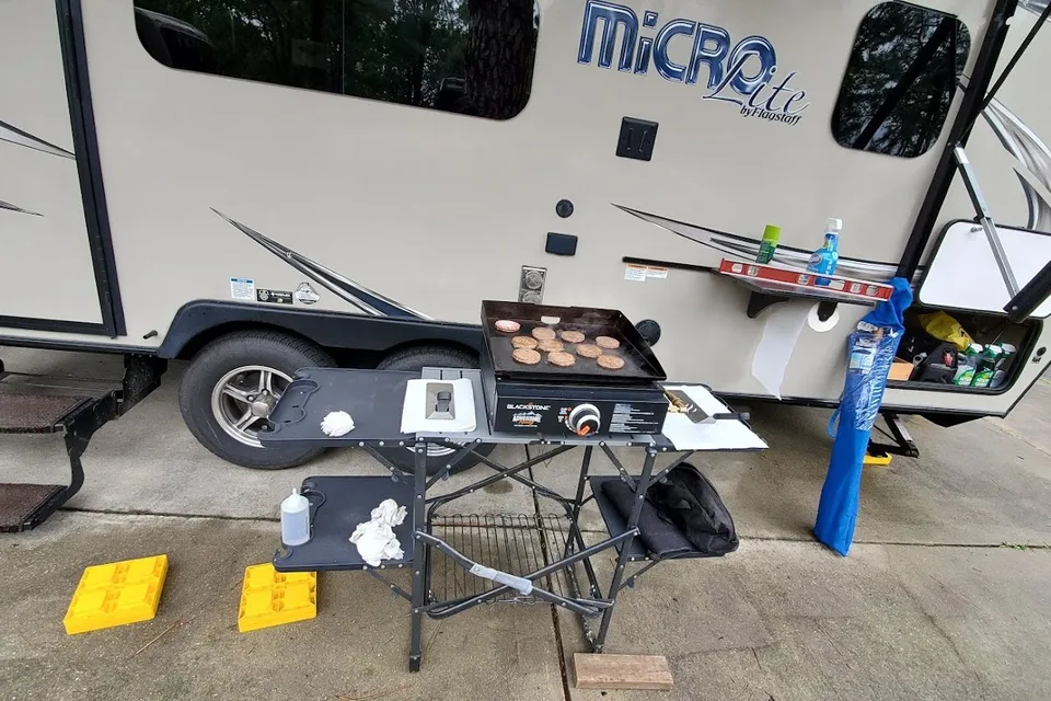 Misty MicroLite - Greg and Jackie's Flagstaff 21FBRS Travel Trailer