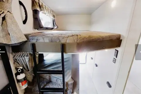 Emmanuel's Flagstaff 27BHWS Travel Trailer
