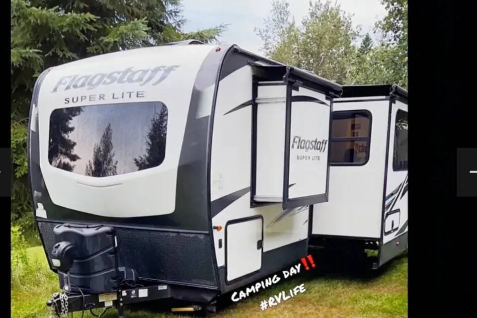 Emmanuel's Flagstaff 27BHWS Travel Trailer
