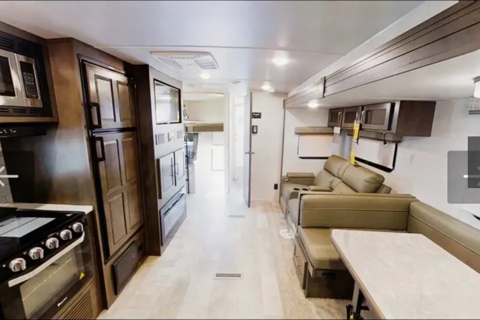 Emmanuel's Flagstaff 27BHWS Travel Trailer