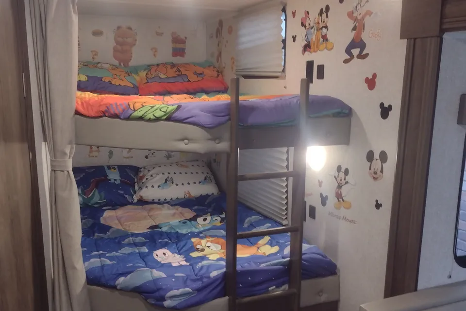 Silver Lake 1 w/Bunks: Delivery Available ($85):No Prep Fee: Equipped