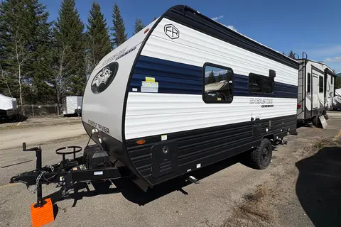 Easy-to-Tow RV | Perfect for Beginners | Fully Equipped Getaway