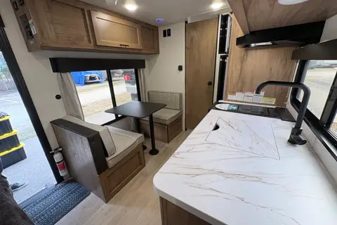 Easy-to-Tow RV | Perfect for Beginners | Fully Equipped Getaway