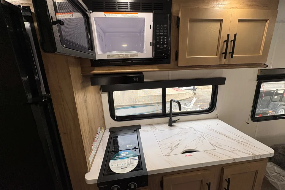 Easy-to-Tow RV | Perfect for Beginners | Fully Equipped Getaway