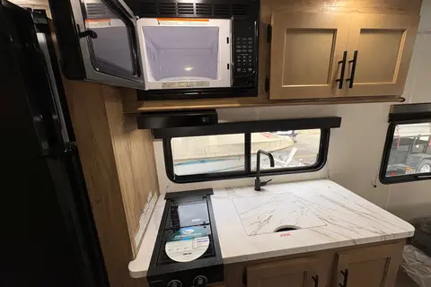 Easy-to-Tow RV | Perfect for Beginners | Fully Equipped Getaway
