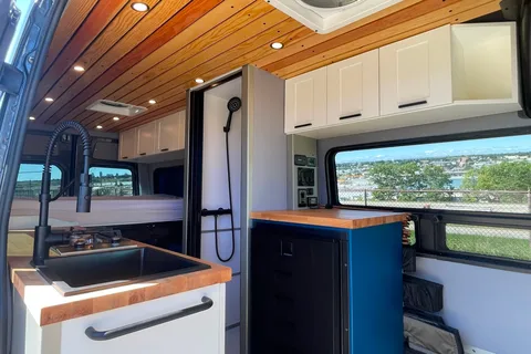 Ben's - Luxury Adventure Van
