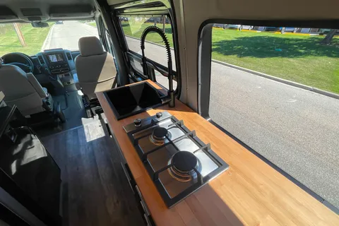 Ben's - Luxury Adventure Van
