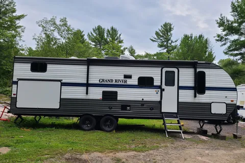  Grand River 32BH Travel Trailer with bunk room 
