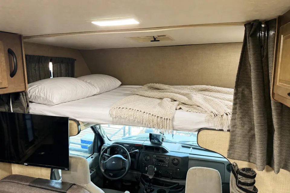 (#6) 30’ Adventure RV – Sleeps 8|Generator|Festival Freindly