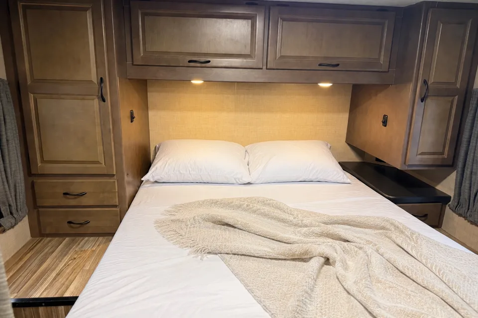 (#6) 30’ Adventure RV – Sleeps 8|Generator|Festival Freindly