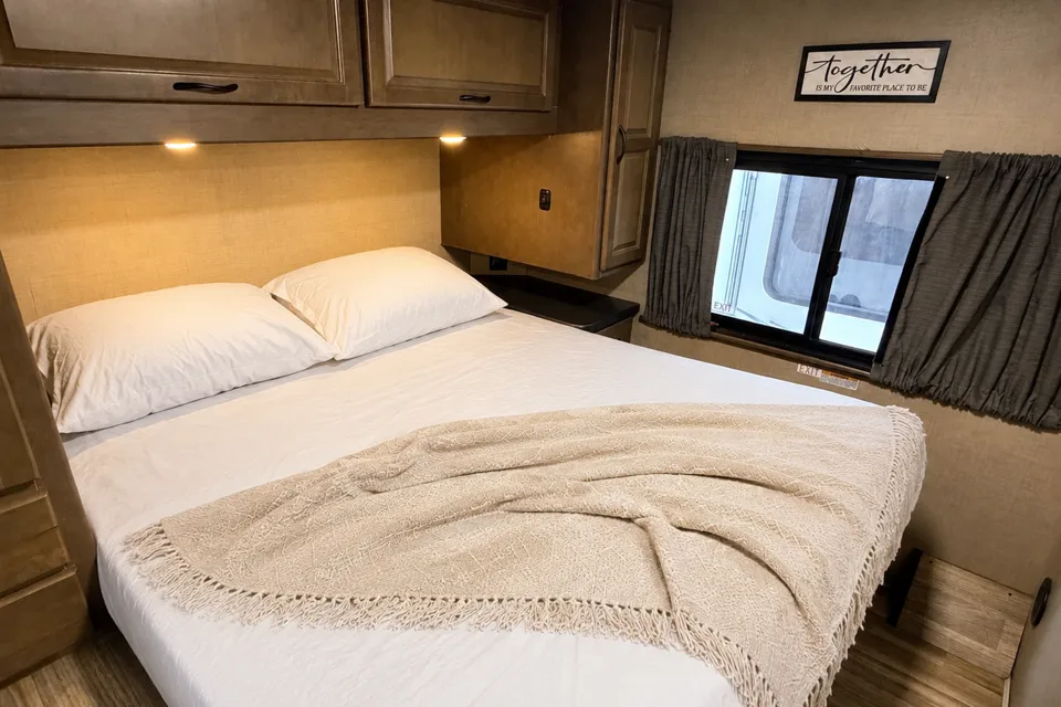 (#6) 30’ Adventure RV – Sleeps 8|Generator|Festival Freindly
