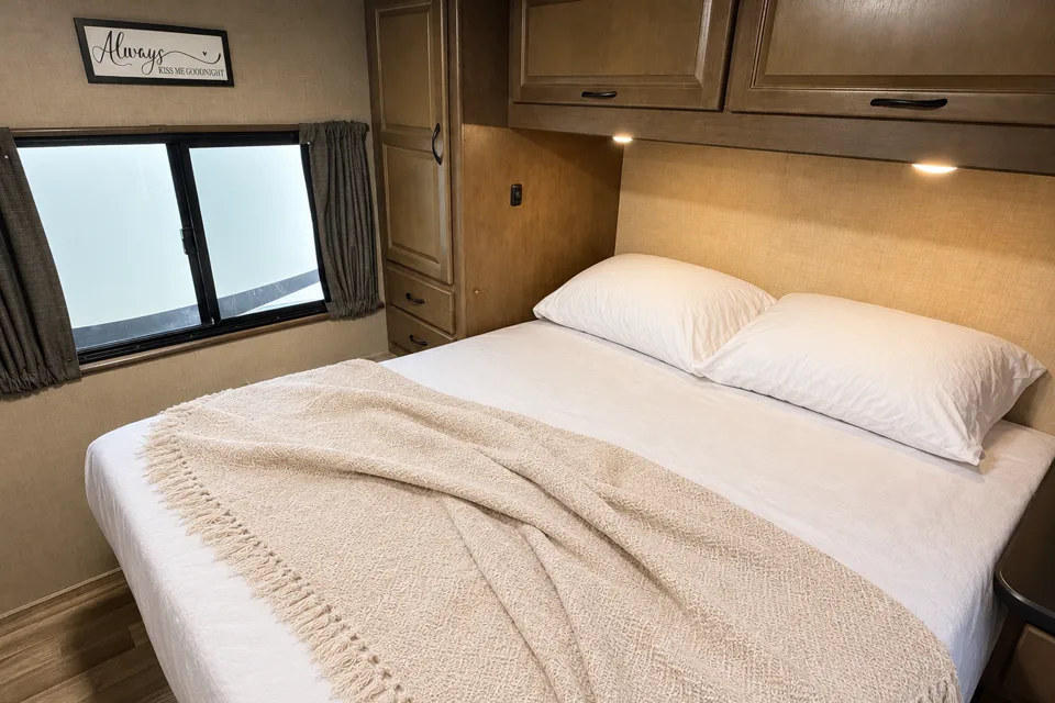 (#6) 30’ Adventure RV – Sleeps 8|Generator|Festival Freindly
