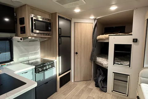 23 Foot Travel Trailer, Bunkbeds! Fully equipt !