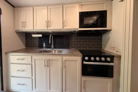Ice Cold Summer Escape! 2 ACs, sleeps 5!