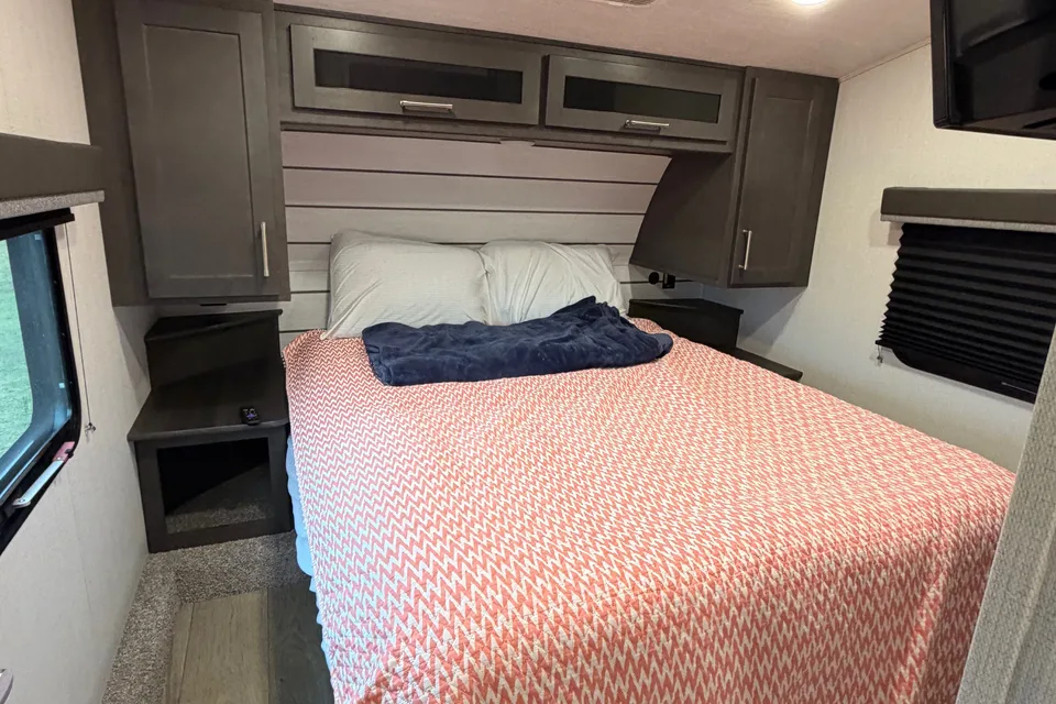 Ice Cold Summer Escape! 2 ACs, sleeps 5!