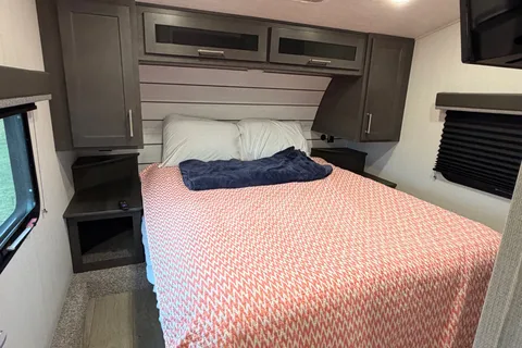 Ice Cold Summer Escape! 2 ACs, sleeps 5!