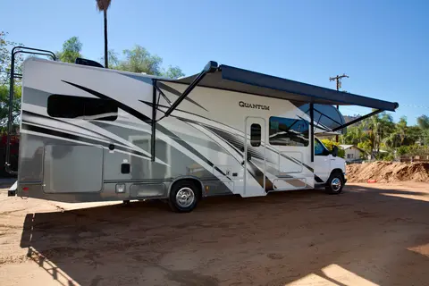 NEW Fully Equipped Quantum Bunkhouse With Solar!