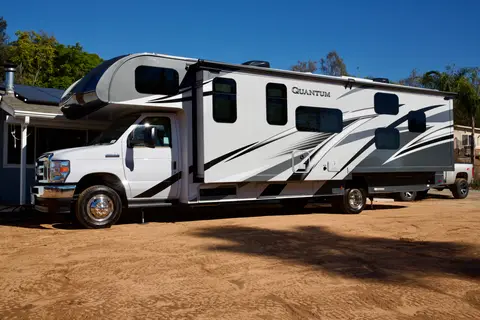 NEW Fully Equipped Quantum Bunkhouse With Solar!