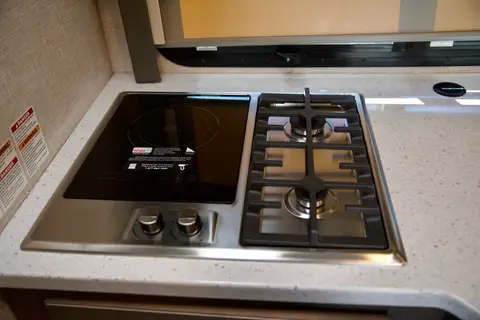 NEW Fully Equipped Quantum Bunkhouse With Solar!