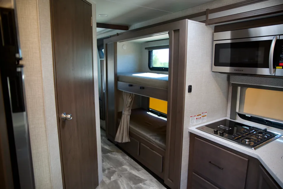 NEW Fully Equipped Quantum Bunkhouse With Solar!