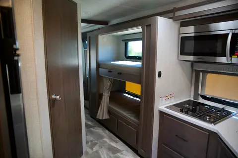 NEW Fully Equipped Quantum Bunkhouse With Solar!