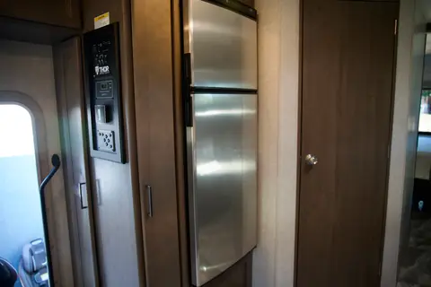 NEW Fully Equipped Quantum Bunkhouse With Solar!