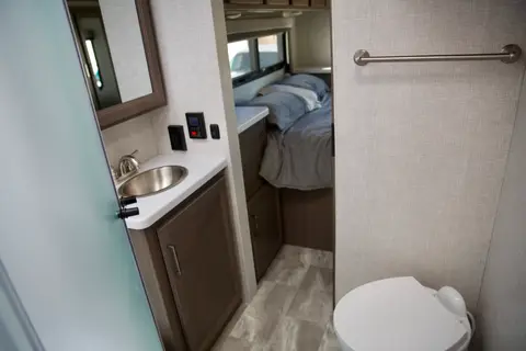 NEW Fully Equipped Quantum Bunkhouse With Solar!