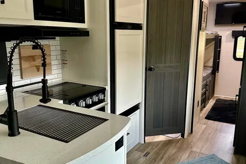 Venture Sporttrek Touring Edition Travel Trailer
