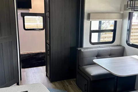 Venture Sporttrek Touring Edition Travel Trailer