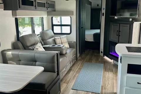 Venture Sporttrek Touring Edition Travel Trailer