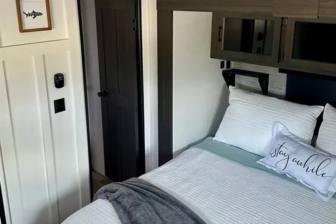 Venture Sporttrek Touring Edition Travel Trailer