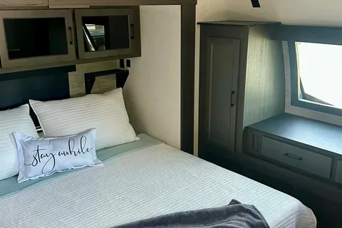 Venture Sporttrek Touring Edition Travel Trailer