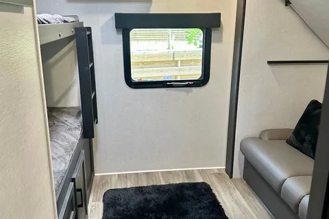 Venture Sporttrek Touring Edition Travel Trailer