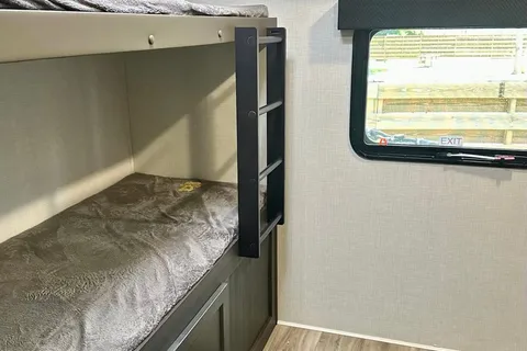 Venture Sporttrek Touring Edition Travel Trailer