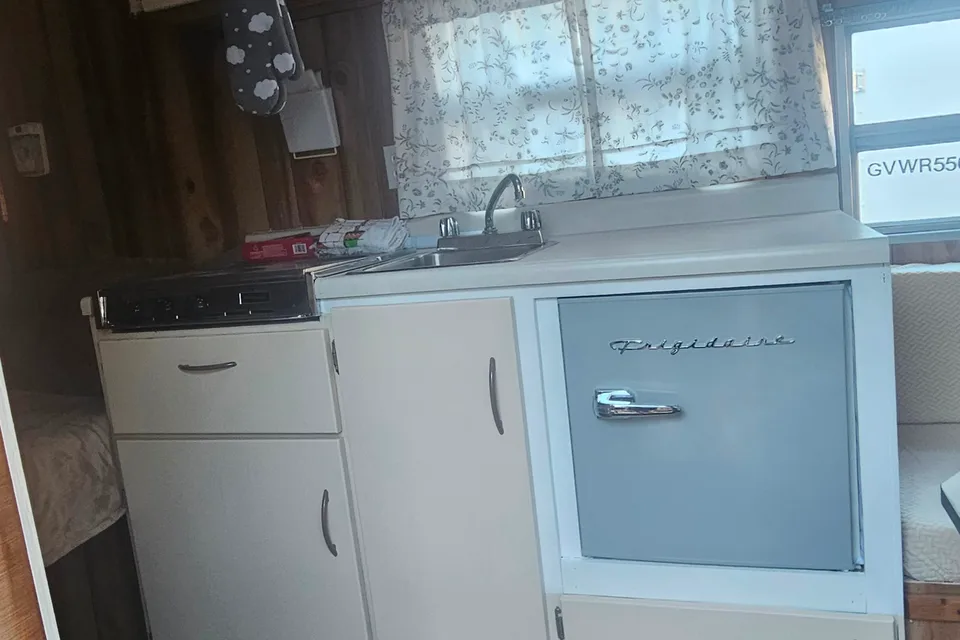 1959' Henslee Vintage Trailer