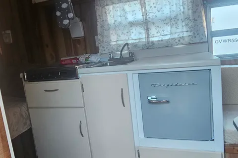1959' Henslee Vintage Trailer